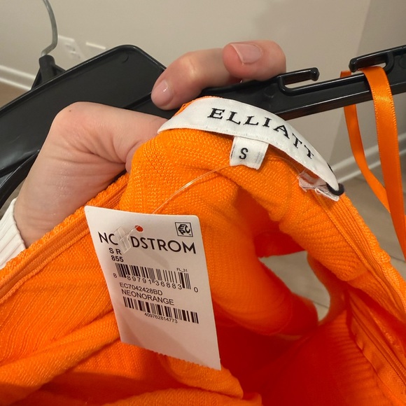 Elliatt Vibrant Orange One-Shoulder Dress - Picture 6 of 6